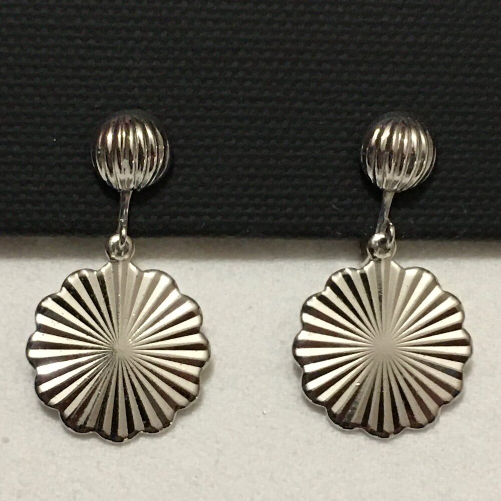 NOS Vtg 1975 SNOW LACE Sarah Coventry CLIP Earrings Silvertone Snowflake